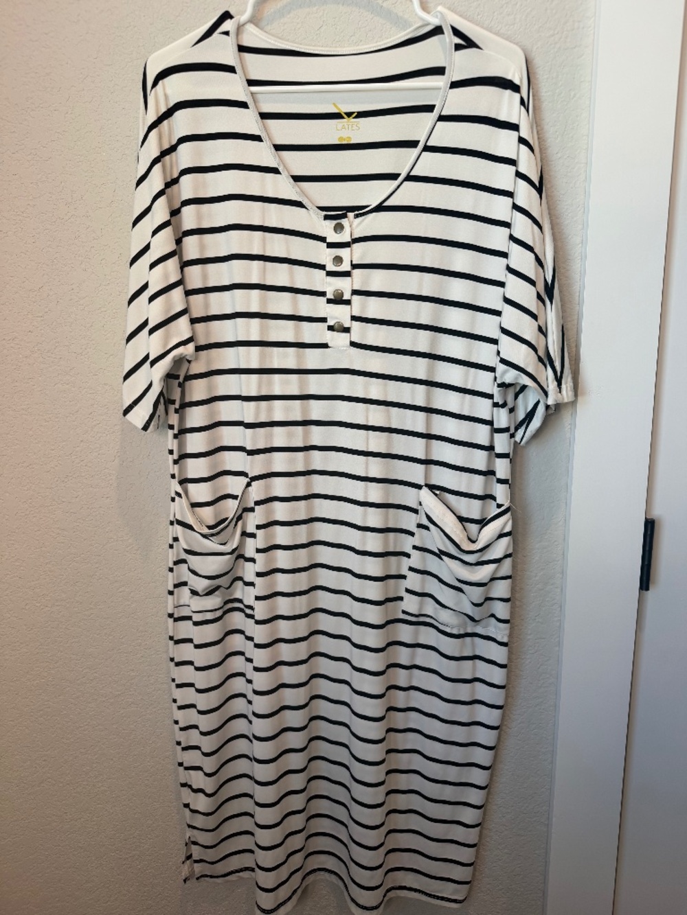 Lates by Kate White & Black Lounge Nightgown Size Small/Medium